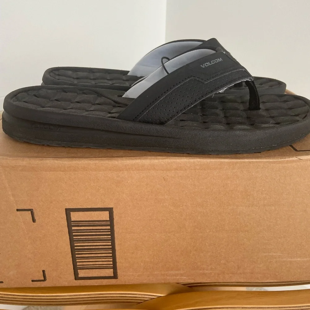 VOLCOM Recliner Flip Flops Size 8